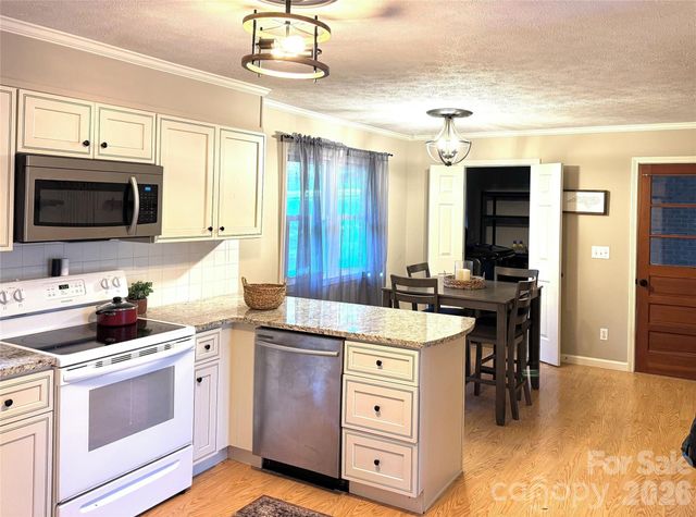 96 Rolling Hills Road, Mills River, NC 28759