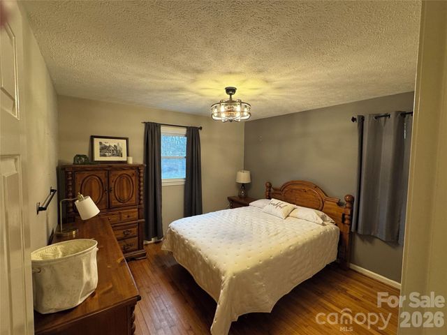96 Rolling Hills Road, Mills River, NC 28759