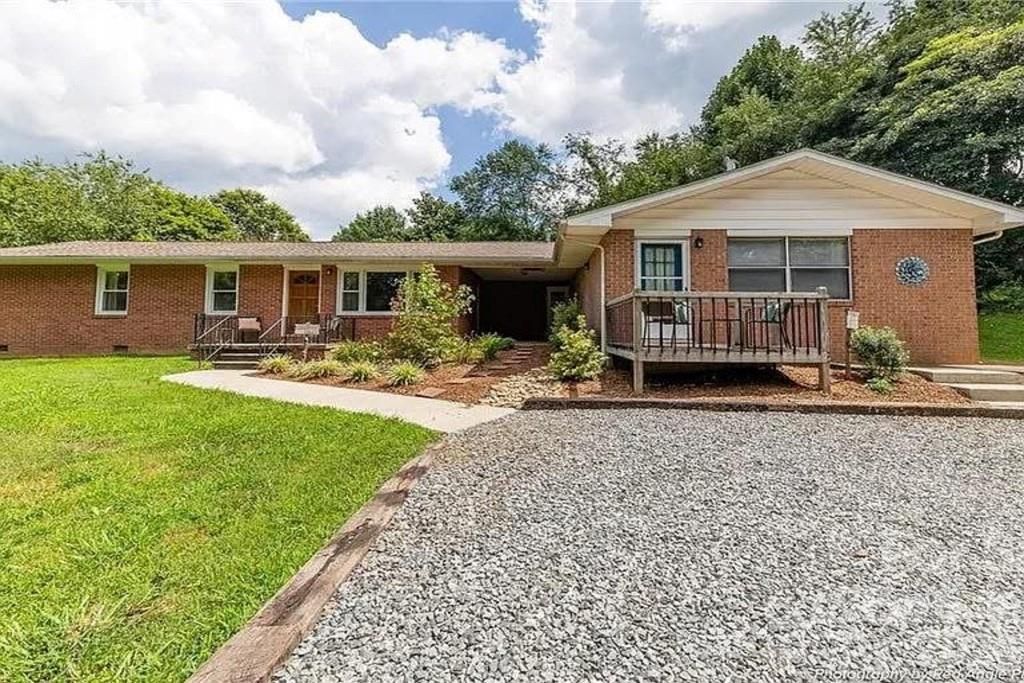 96 Rolling Hills Road, Mills River, NC 28759