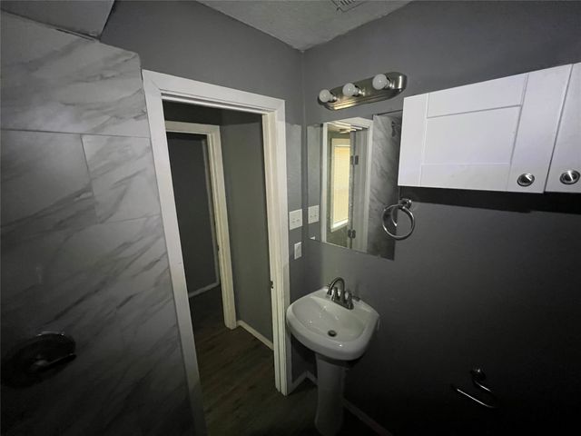 1733 Greenfield Avenue, Fort Worth, TX 76102