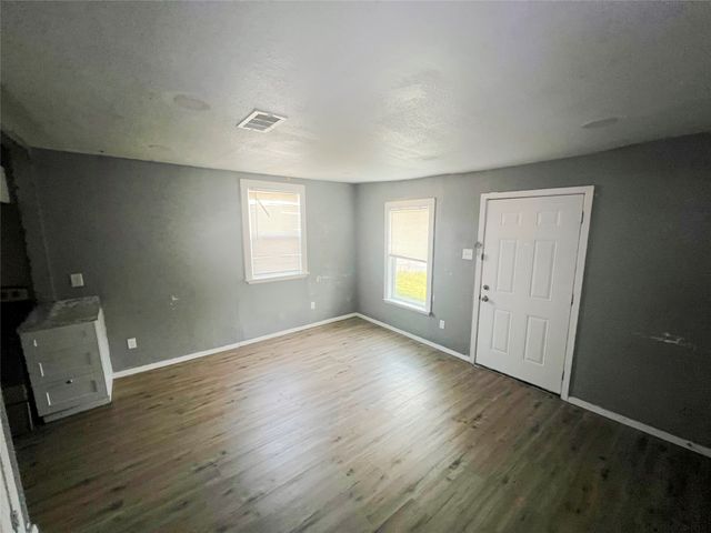 1733 Greenfield Avenue, Fort Worth, TX 76102