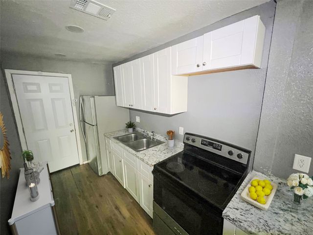 1733 Greenfield Avenue, Fort Worth, TX 76102