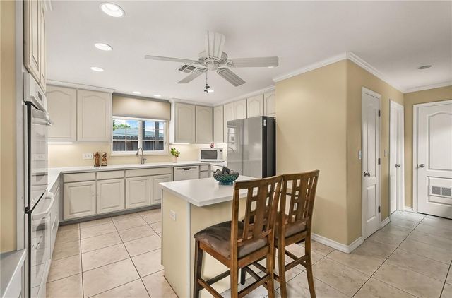 466 Coral, Corpus Christi, TX 78411
