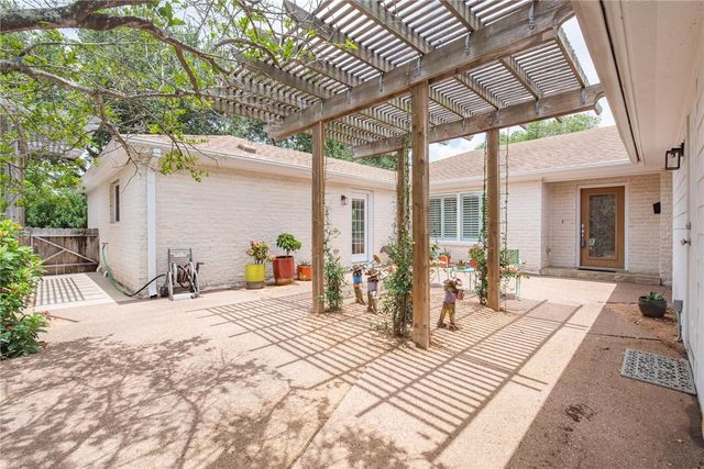 466 Coral, Corpus Christi, TX 78411