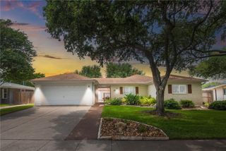 466 Coral, Corpus Christi, TX 78411