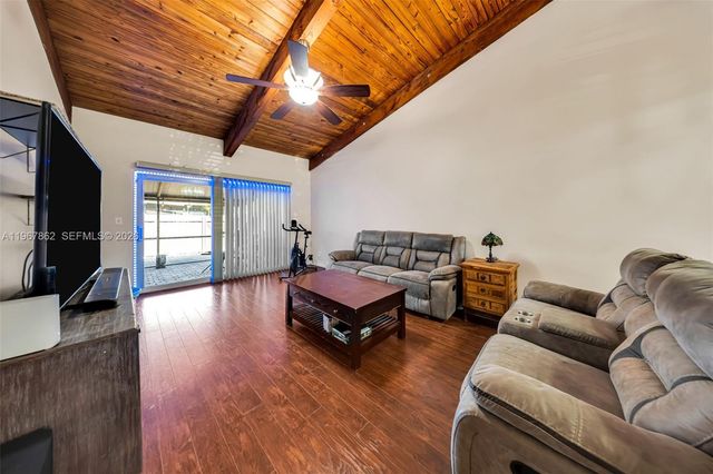 10341 Orange Ct, Pembroke Pines, FL 33026