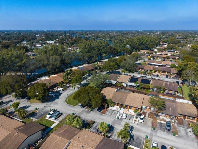 10341 Orange Ct, Pembroke Pines, FL 33026