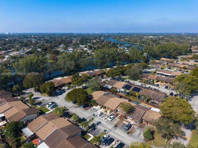 10341 Orange Ct, Pembroke Pines, FL 33026