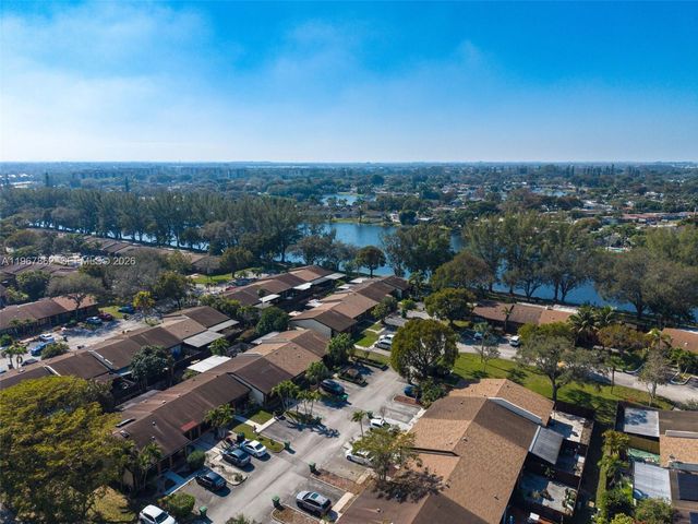 10341 Orange Ct, Pembroke Pines, FL 33026