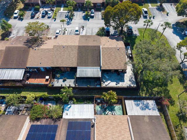 10341 Orange Ct, Pembroke Pines, FL 33026