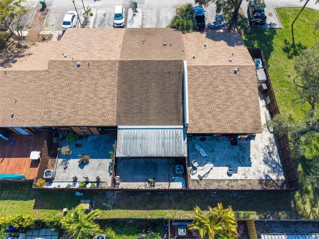 10341 Orange Ct, Pembroke Pines, FL 33026