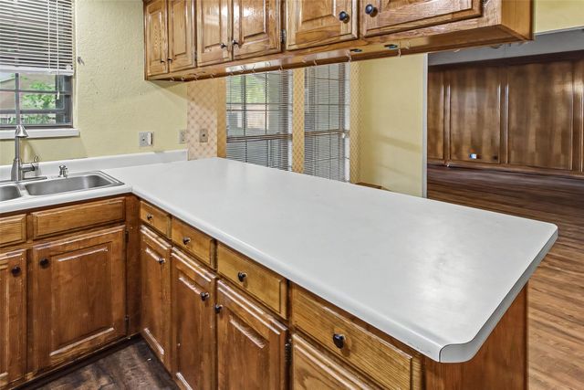 2820 Whitehurst Drive, Fort Worth, TX 76133