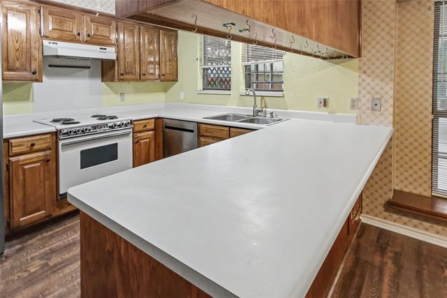 2820 Whitehurst Drive, Fort Worth, TX 76133
