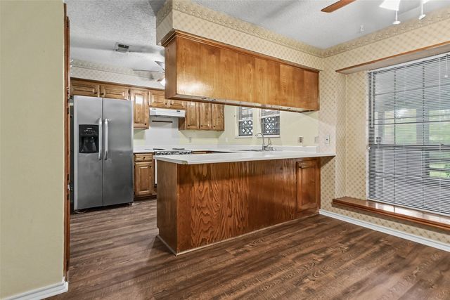 2820 Whitehurst Drive, Fort Worth, TX 76133