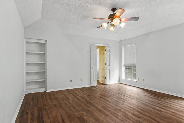 2820 Whitehurst Drive, Fort Worth, TX 76133