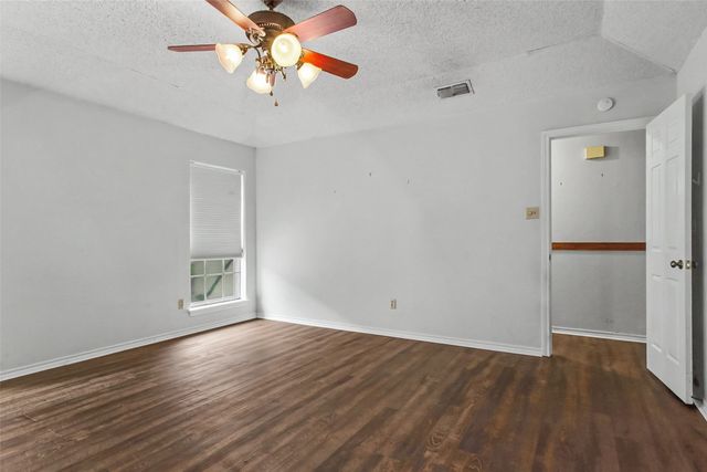2820 Whitehurst Drive, Fort Worth, TX 76133