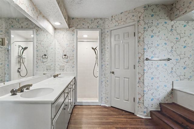 2820 Whitehurst Drive, Fort Worth, TX 76133