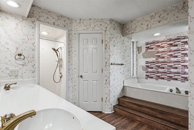 2820 Whitehurst Drive, Fort Worth, TX 76133