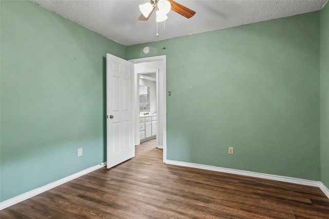 2820 Whitehurst Drive, Fort Worth, TX 76133