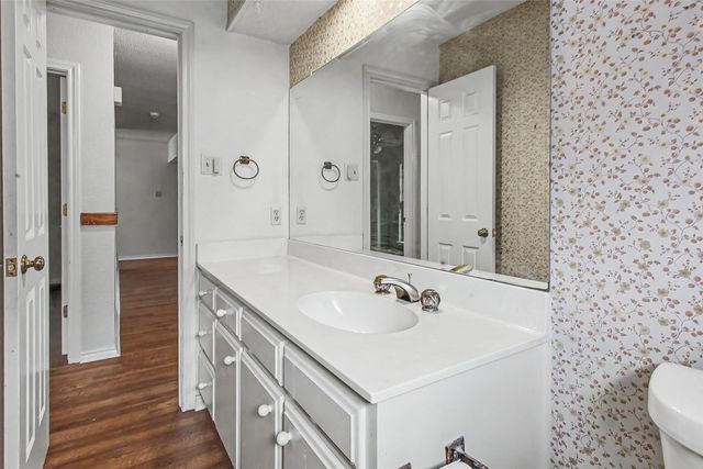 2820 Whitehurst Drive, Fort Worth, TX 76133