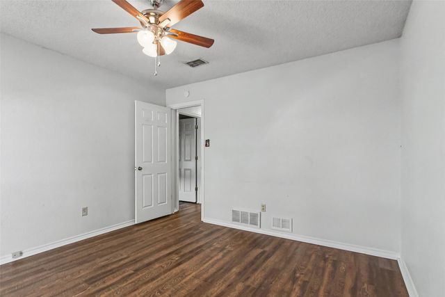 2820 Whitehurst Drive, Fort Worth, TX 76133