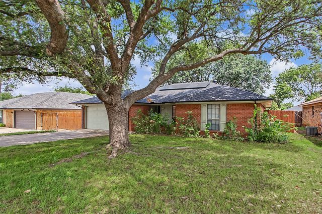 2820 Whitehurst Drive, Fort Worth, TX 76133