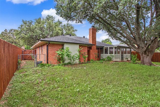 2820 Whitehurst Drive, Fort Worth, TX 76133