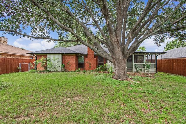 2820 Whitehurst Drive, Fort Worth, TX 76133
