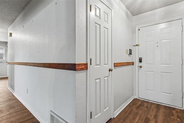 2820 Whitehurst Drive, Fort Worth, TX 76133