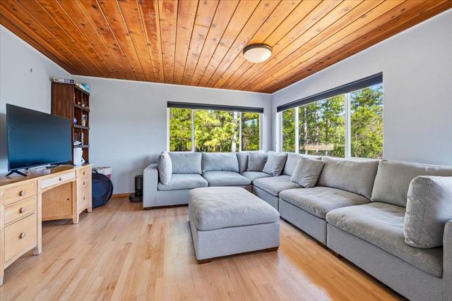 13871 Green Haven Ln, Grass Valley, CA 95945
