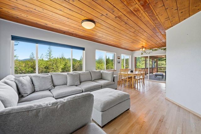 13871 Green Haven Ln, Grass Valley, CA 95945