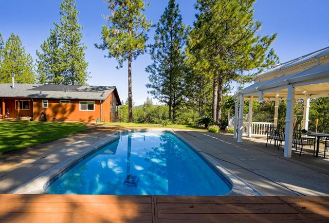 13871 Green Haven Ln, Grass Valley, CA 95945