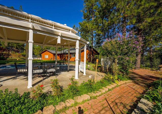 13871 Green Haven Ln, Grass Valley, CA 95945