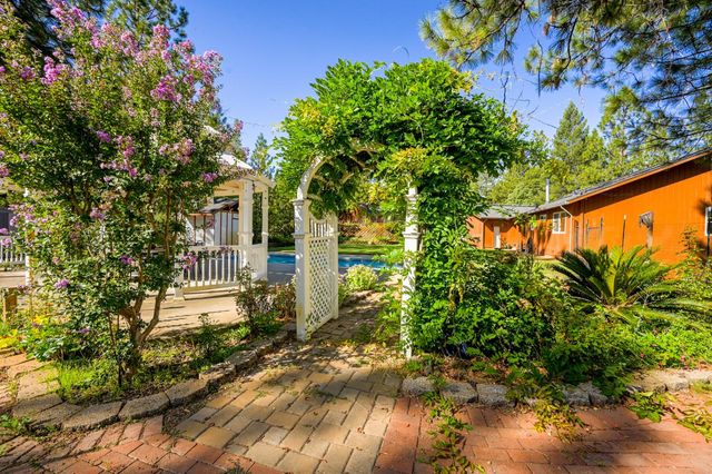 13871 Green Haven Ln, Grass Valley, CA 95945