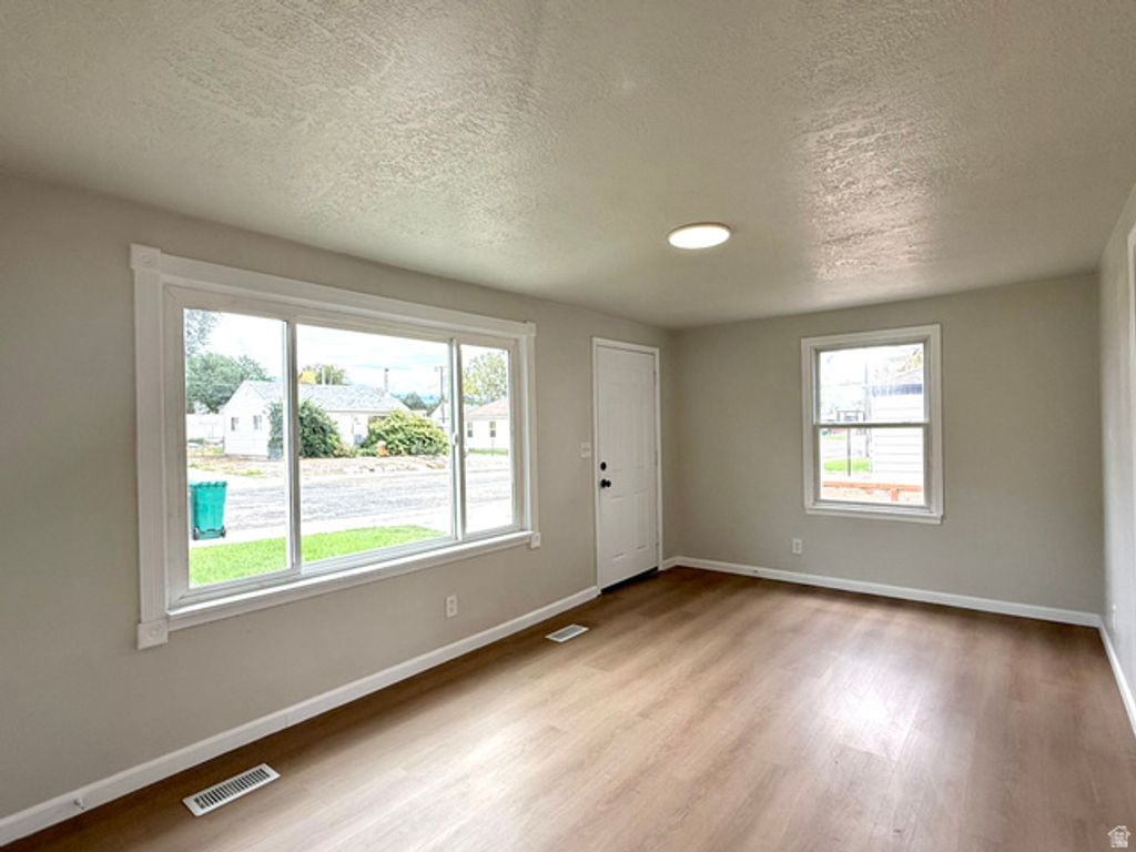 152 S 400 E, Clearfield, UT 84015 — photo 3