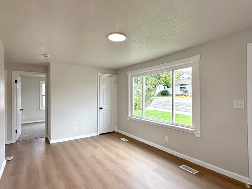 152 S 400 E, Clearfield, UT 84015 — photo 4