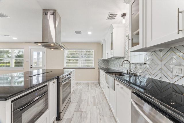 813 W Galveston Street, League City, TX 77573