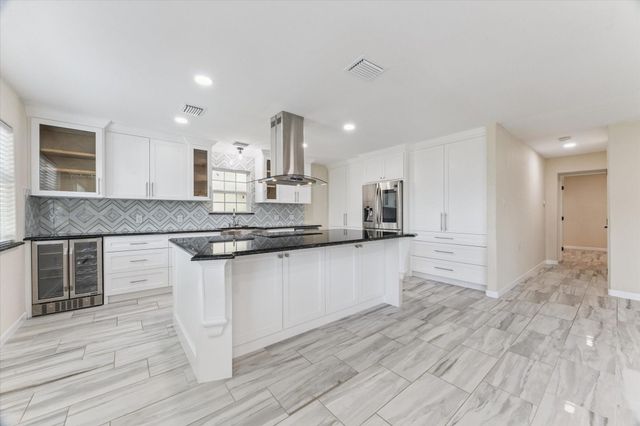 813 W Galveston Street, League City, TX 77573