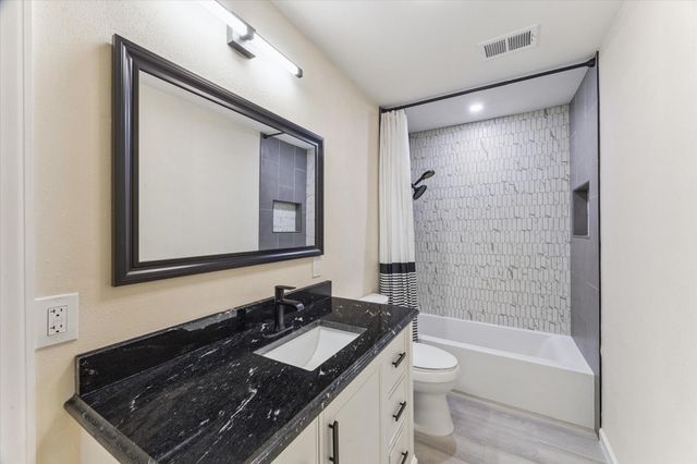 813 W Galveston Street, League City, TX 77573