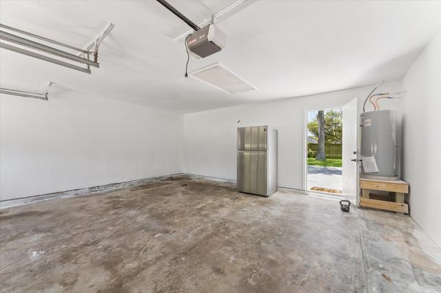 813 W Galveston Street, League City, TX 77573