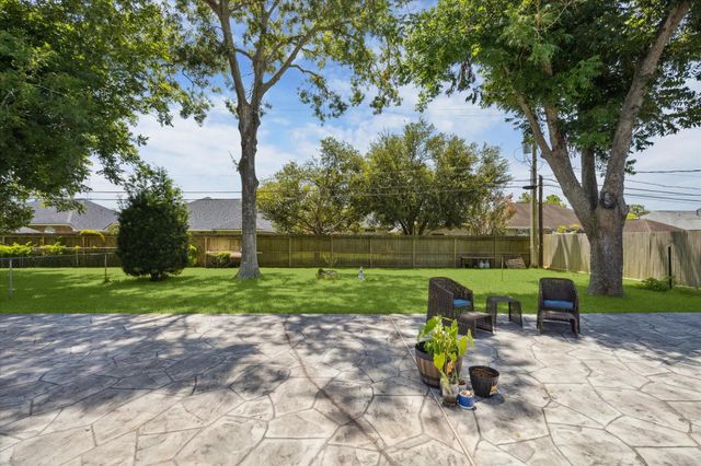 813 W Galveston Street, League City, TX 77573