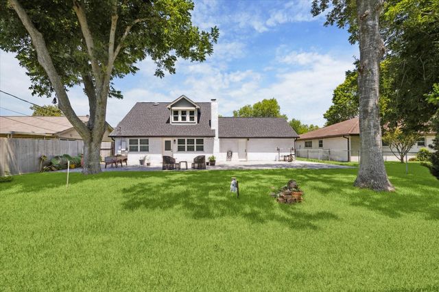 813 W Galveston Street, League City, TX 77573