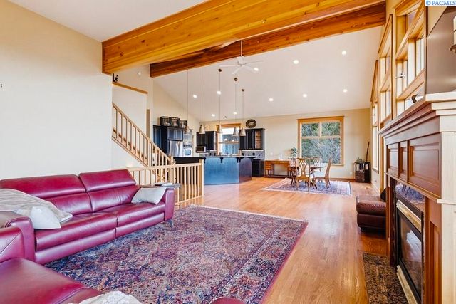 620 SE Edge Knoll Drive, Pullman, WA 99163