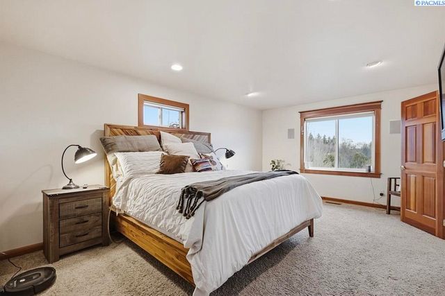 620 SE Edge Knoll Drive, Pullman, WA 99163