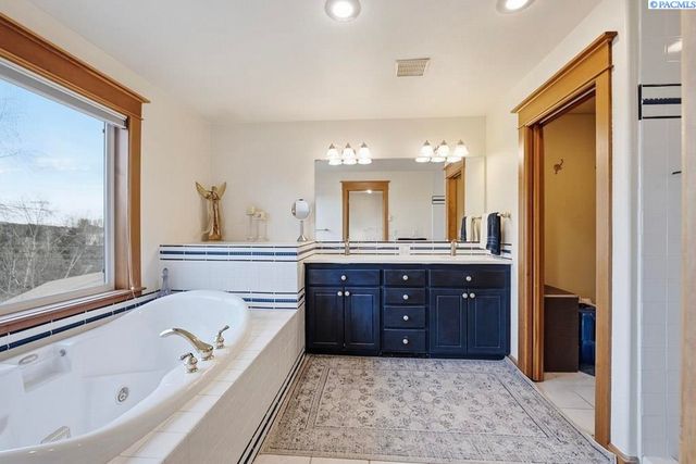 620 SE Edge Knoll Drive, Pullman, WA 99163