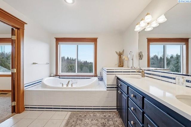 620 SE Edge Knoll Drive, Pullman, WA 99163