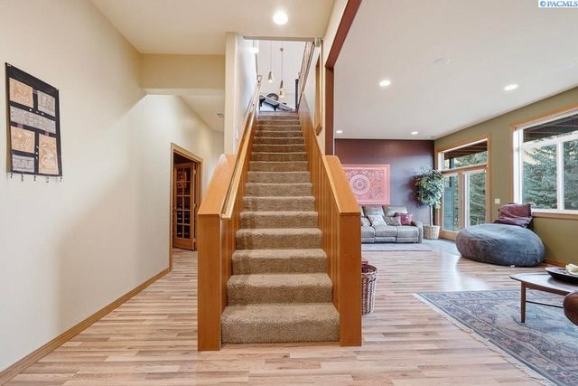 620 SE Edge Knoll Drive, Pullman, WA 99163