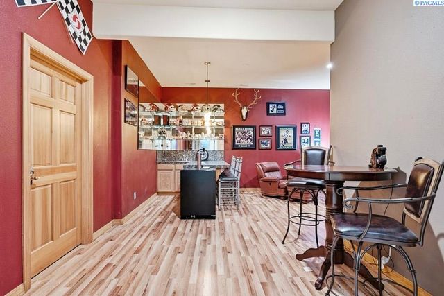 620 SE Edge Knoll Drive, Pullman, WA 99163