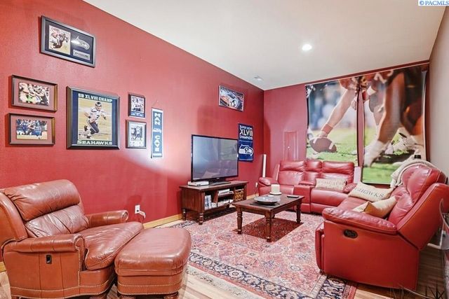 620 SE Edge Knoll Drive, Pullman, WA 99163