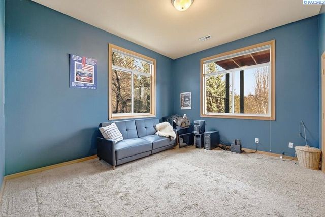 620 SE Edge Knoll Drive, Pullman, WA 99163